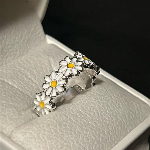 Dainty Enamel Daisy Flower Stackable Delicate Adjustable Silver Tone Ring NEW - Picture 12 of 14
